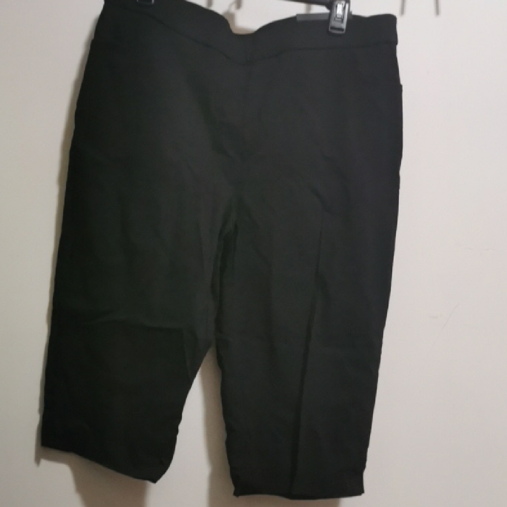 Alfred Dunner Black Capris